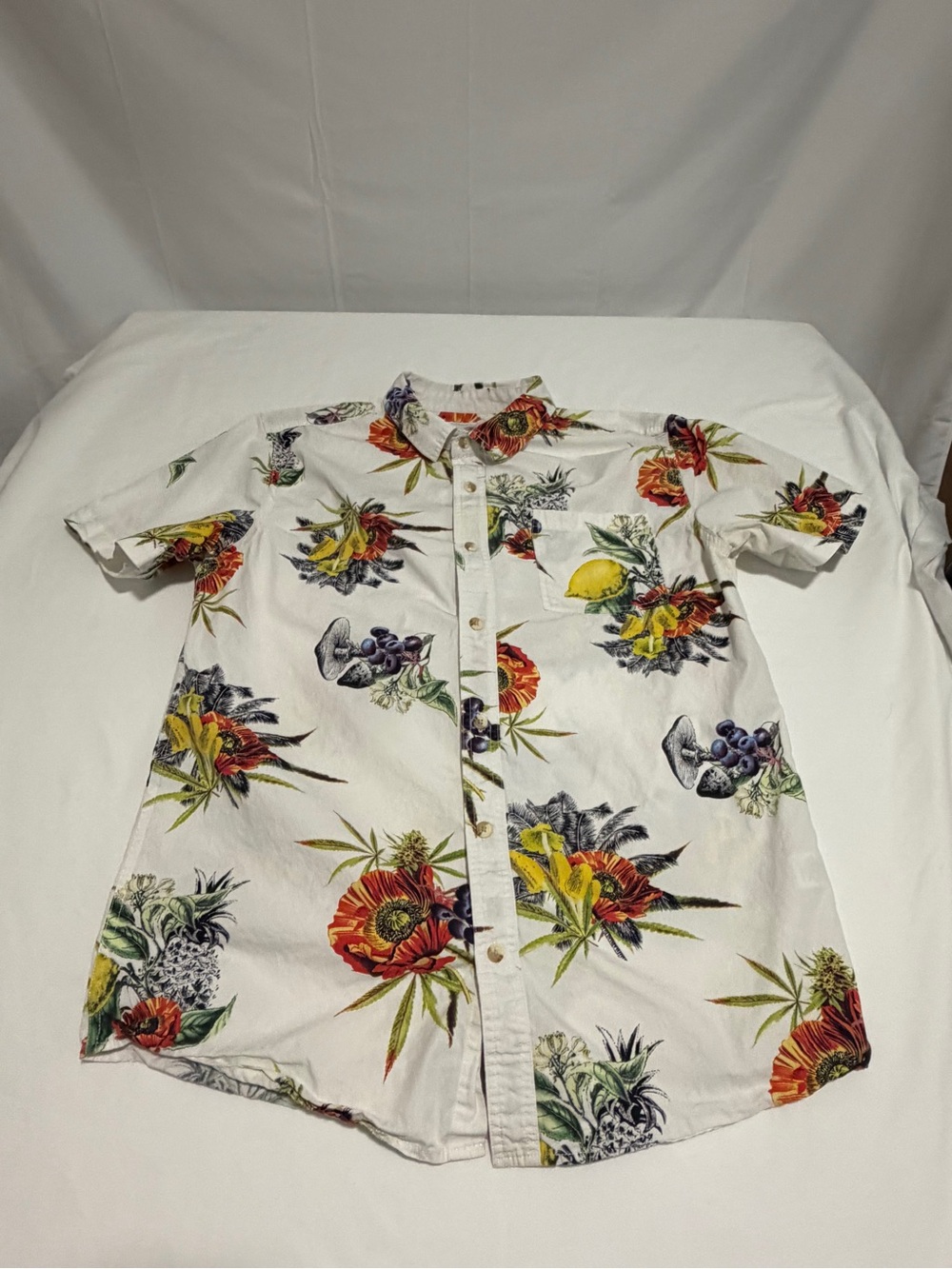 On The BYAS Mens L Cotton Fruity Floral Short-Sleeve Button-Up Shirt